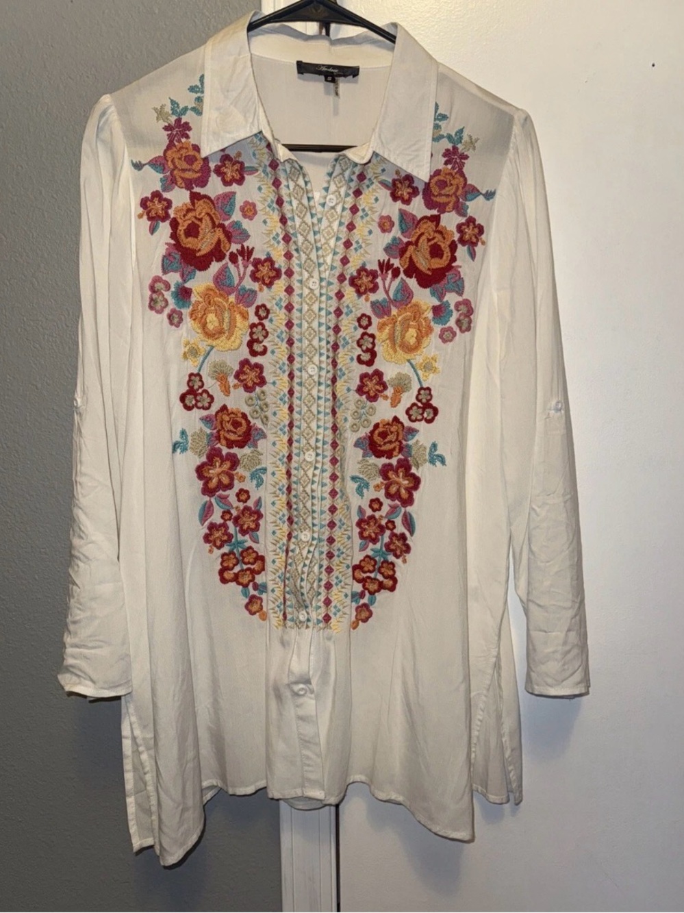 Andree by Unit Top Shirt Size Medium Embroidered 3/4 Flare Sleeve White Blouse